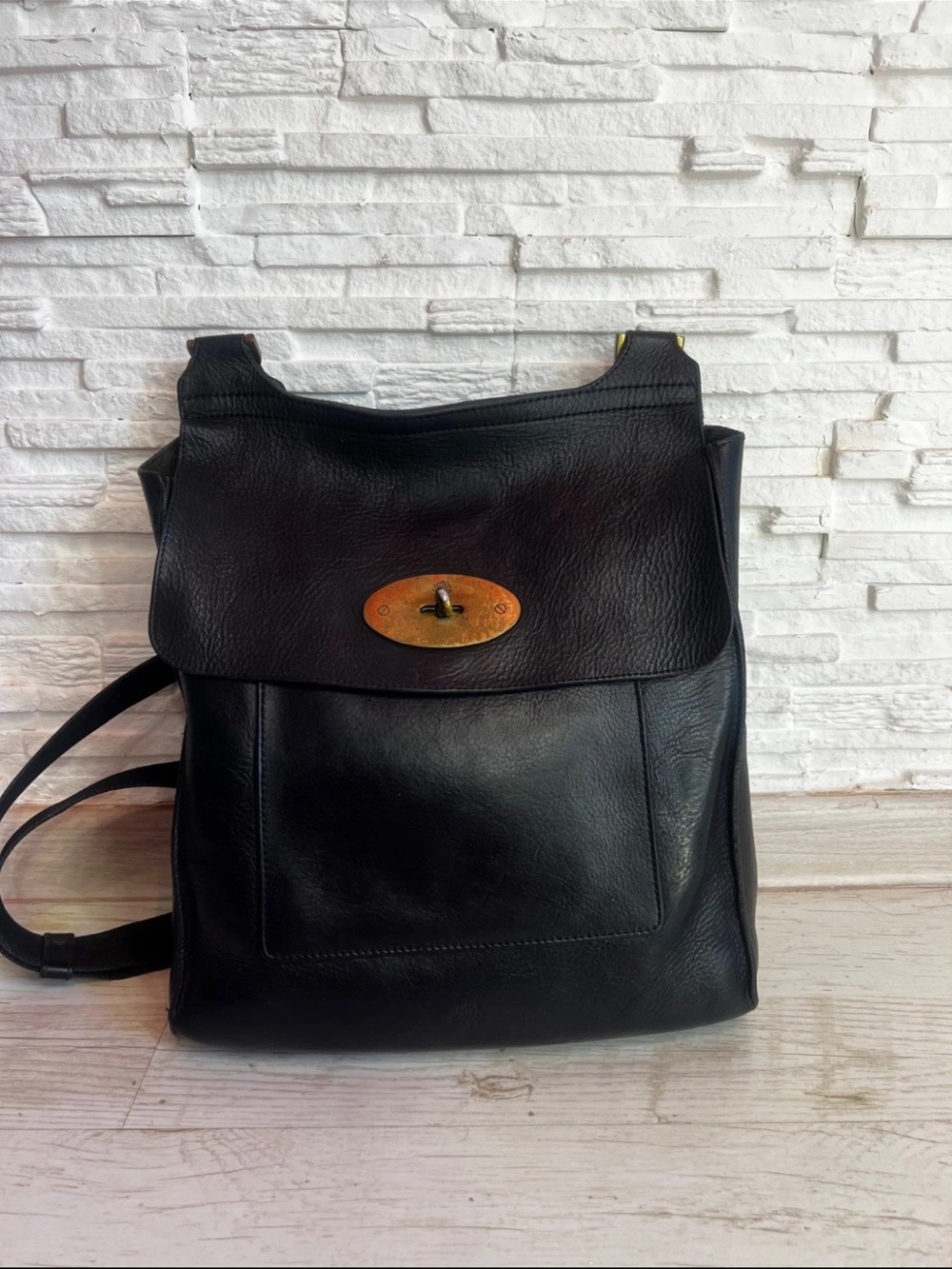Mulberry Black Leather Shoulder Bag with Gold Turn-Lock